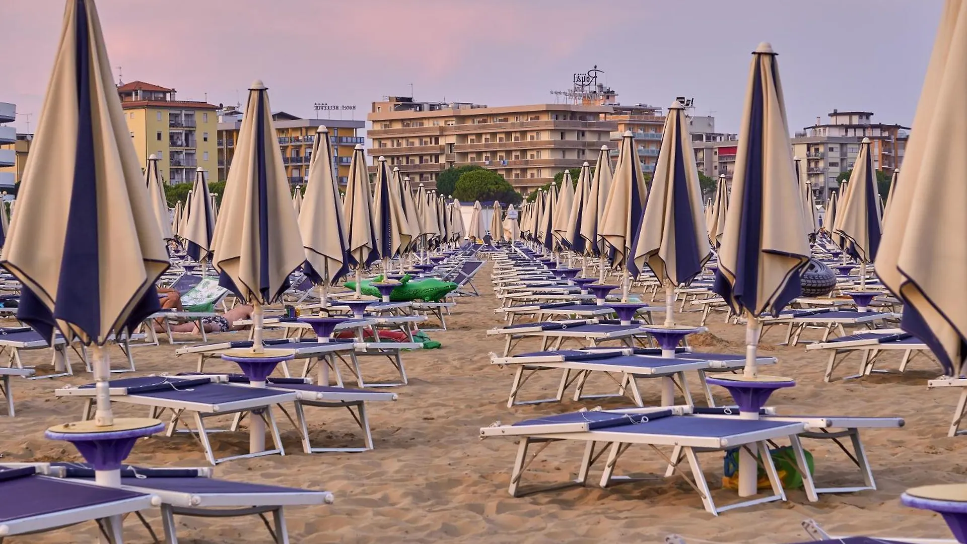 Villa Located A Few Meters From The Center And The Sea - Beach Place Included Bibione Apartment